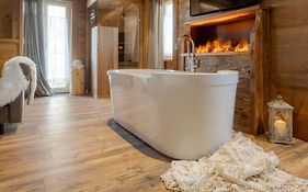 John Luxury Suites